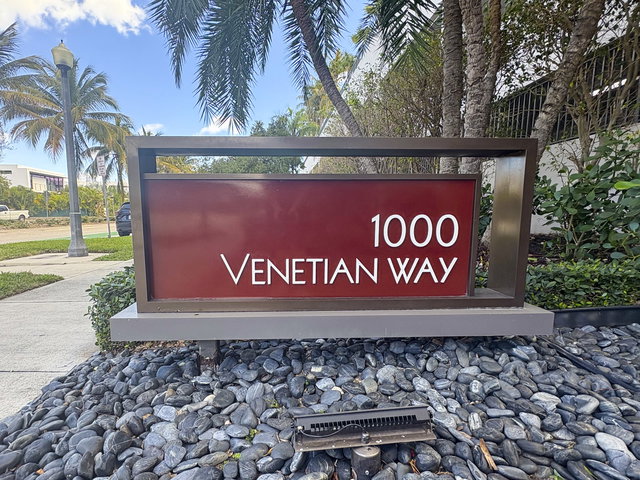 1000 Venetian Way  photo 2
